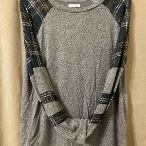 Maurice’s gray/plaid lightweight long sleeved shirt.